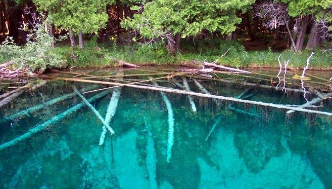 Kitchi-Iti-Kipi Michigan freshwater spring natural attraction