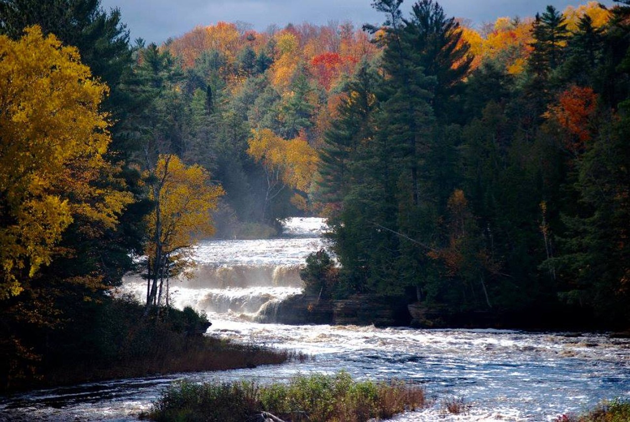 Best Time to See Fall Colors in Upper Michigan - Meet Me in Michigan