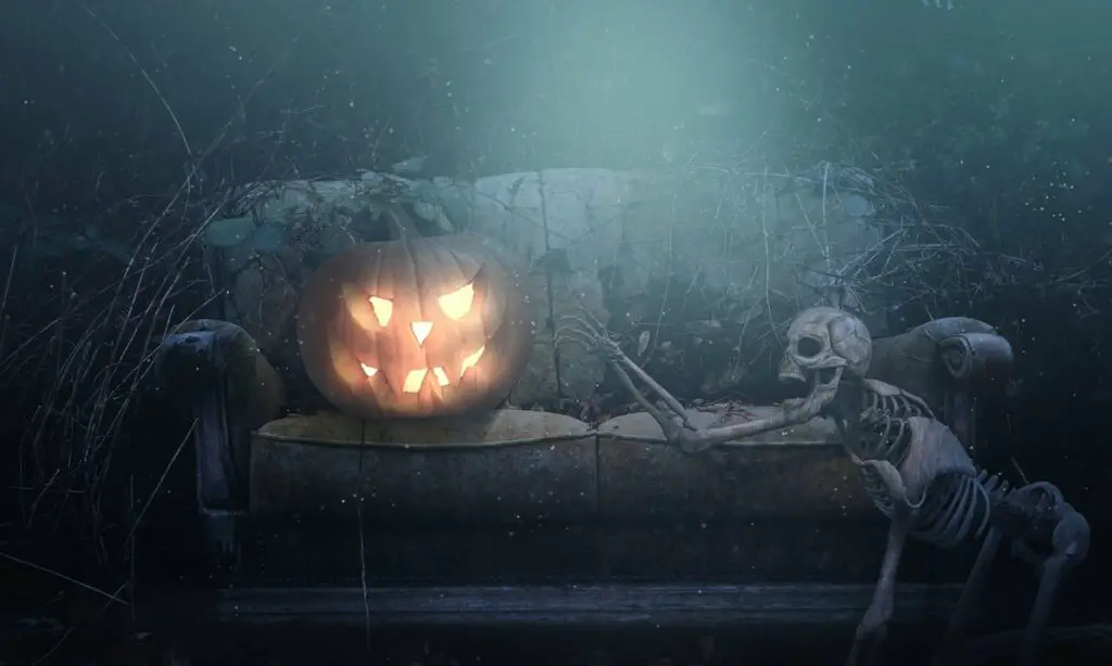 halloween things to odo in michigan: spooky vignette