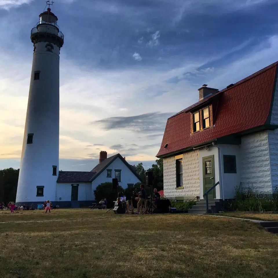 new presque isle lighthouse