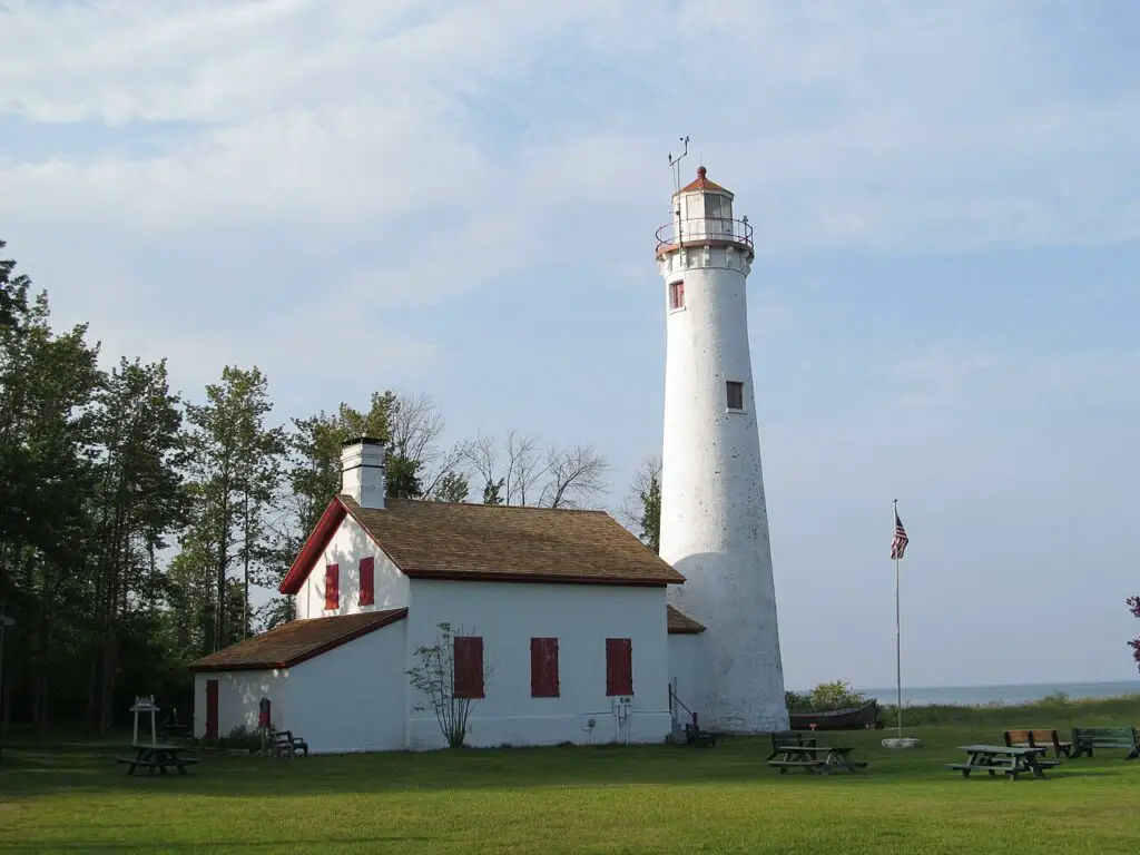 sturgeon point lighthouse